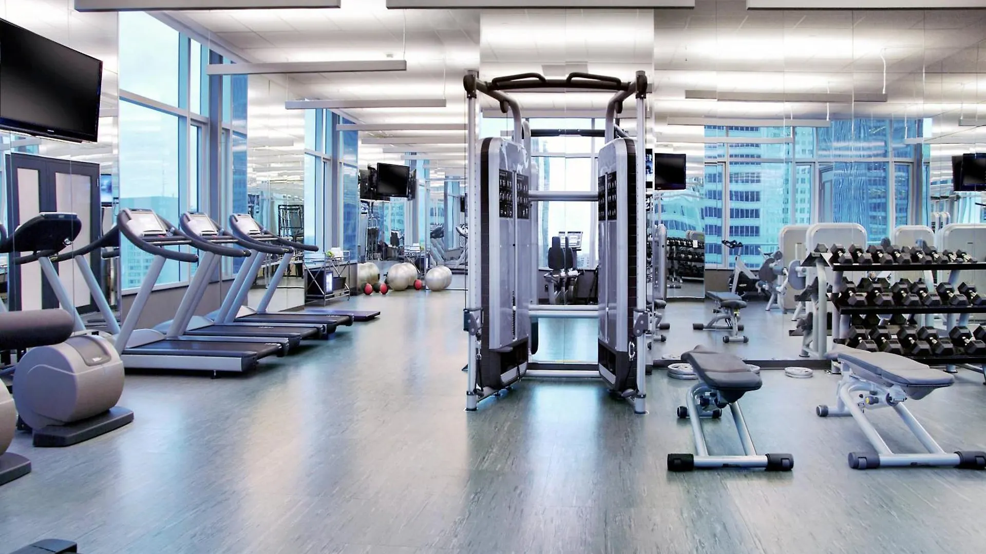 होटल The St. Regis Toronto