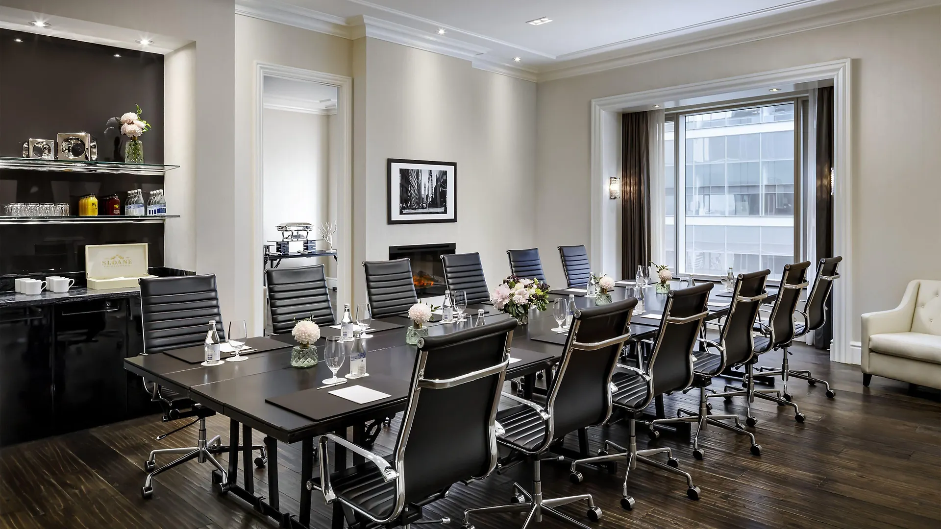 होटल The St. Regis Toronto